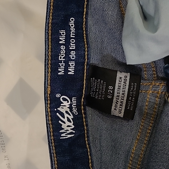 Women's shorts - Picture 3 of 4